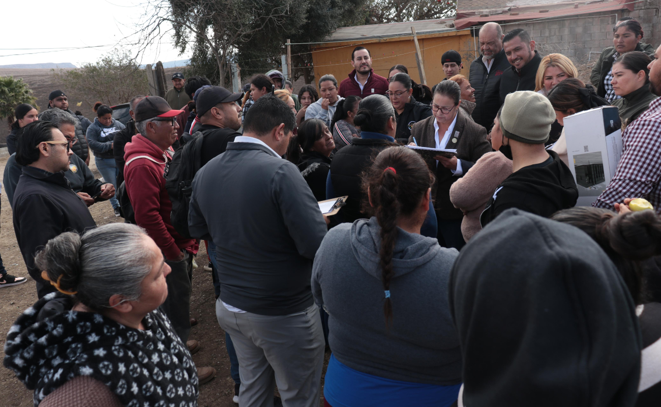 Se reúne alcaldesa de Rosarito a familias de Primo Tapia afectadas por los incendios