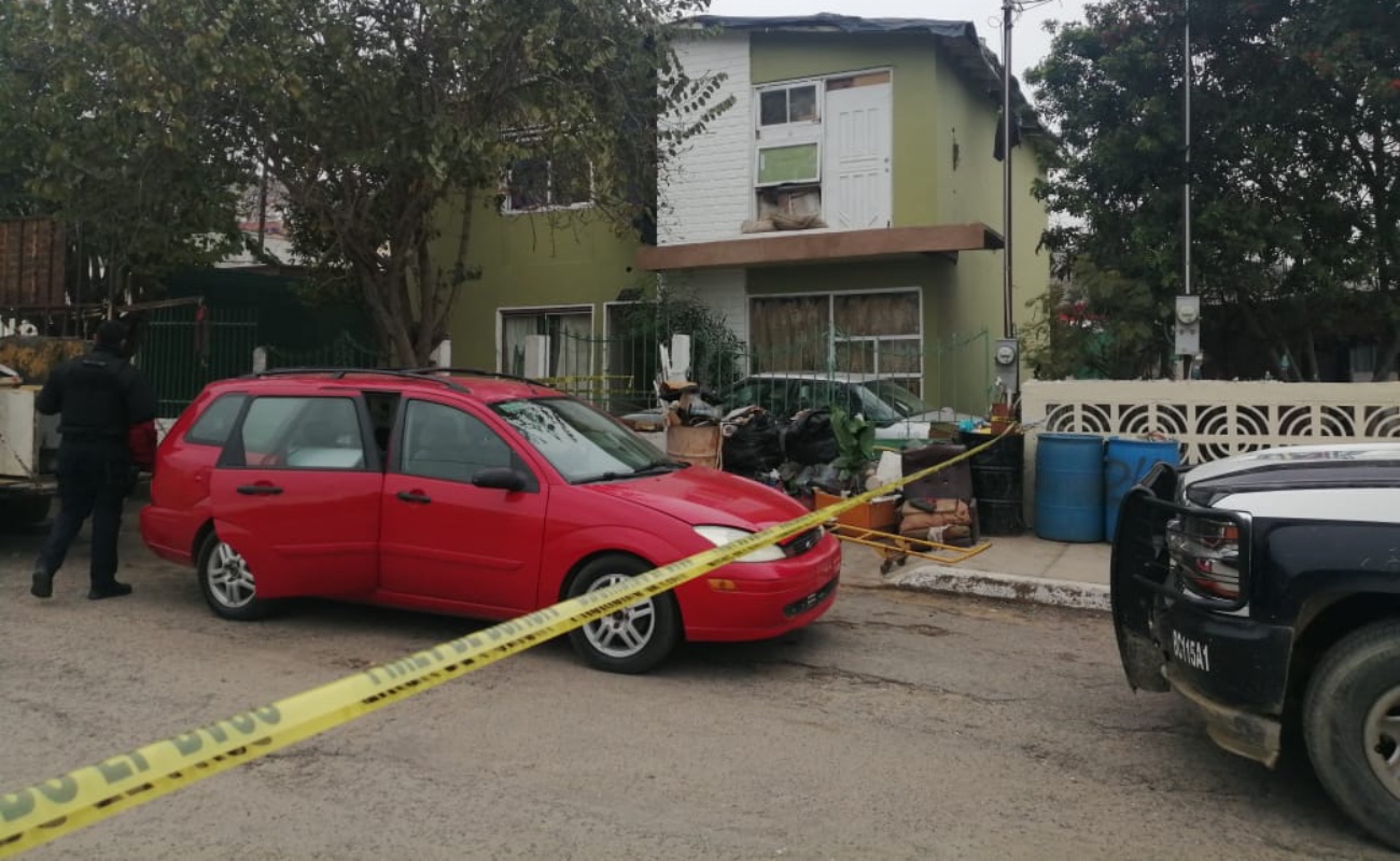 Asesinan a pareja frente a escuela de la colonia Benito Juárez, en Ensenada