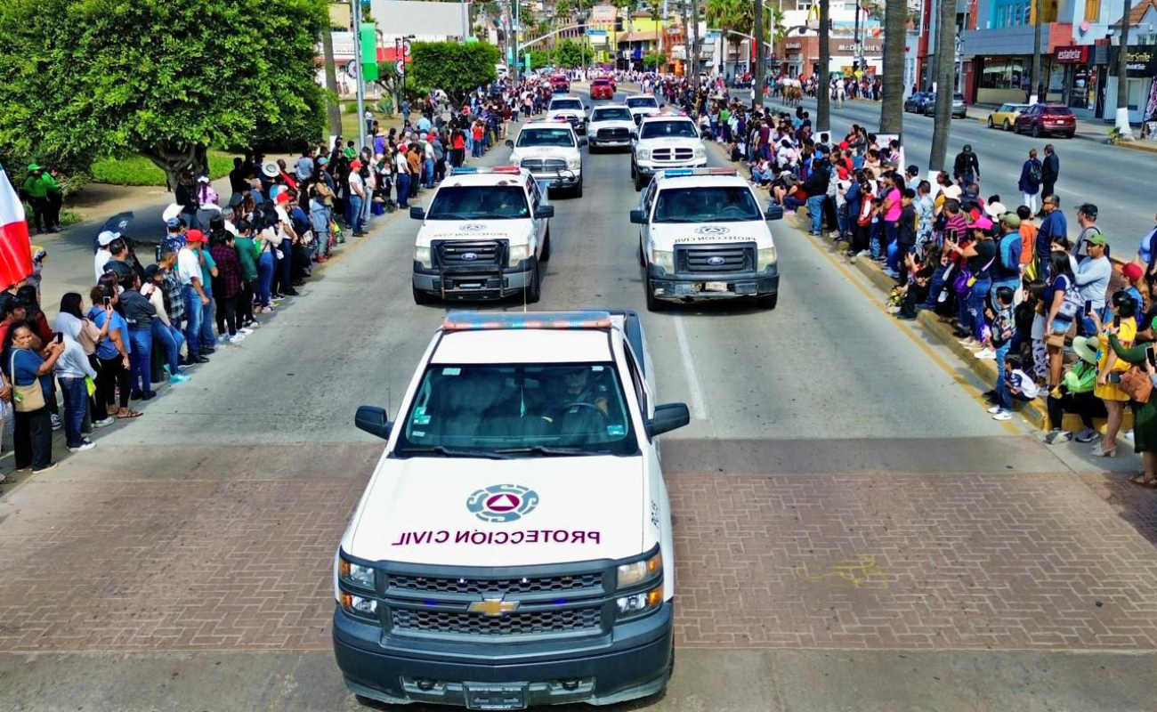 Realizan desfile cívico militar por el 214 aniversario del inicio de la Independencia de México