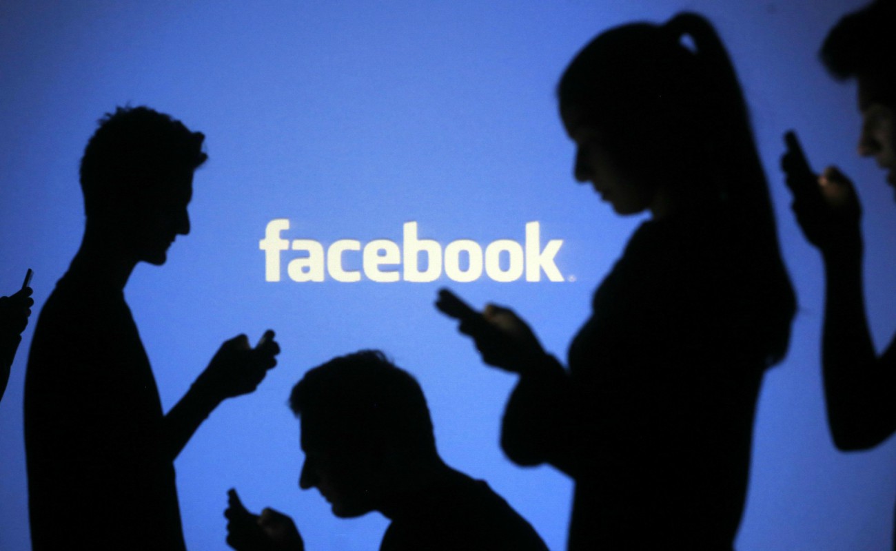 Facebook se disculpa por caso Cambridge Analytica en diarios impresos