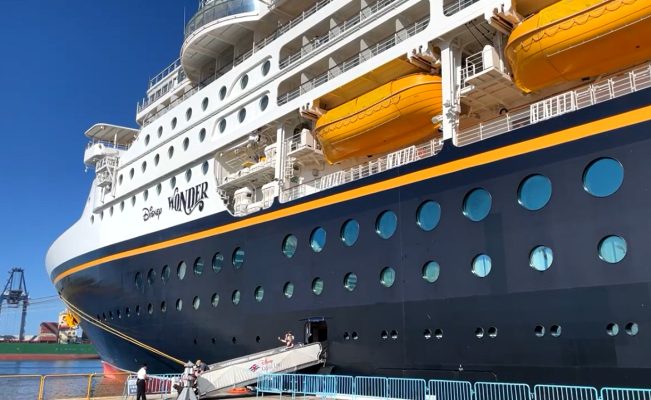 Arriba crucero Disney para revisar experiencias turísticas en Ensenada
