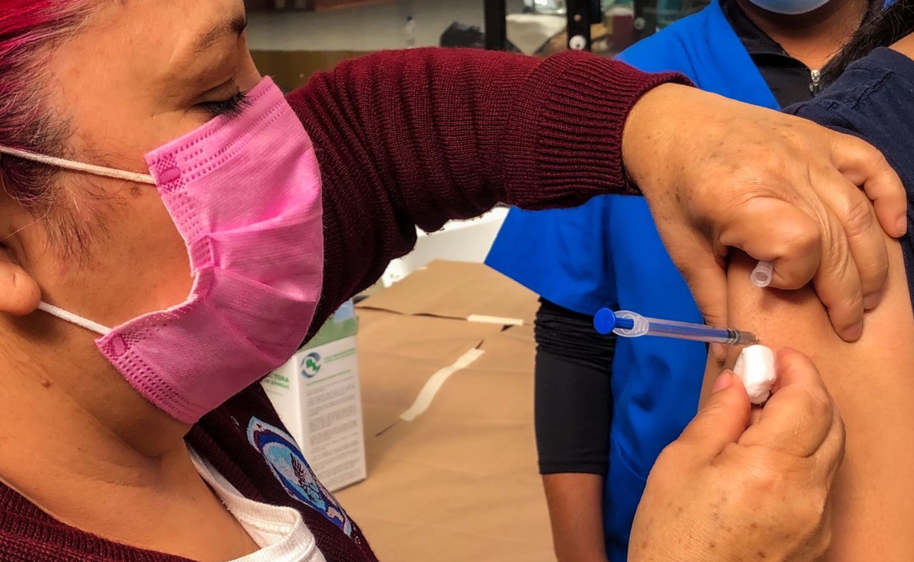Aplicaron más de mil dosis de vacuna contra Covid-19 en Rosarito