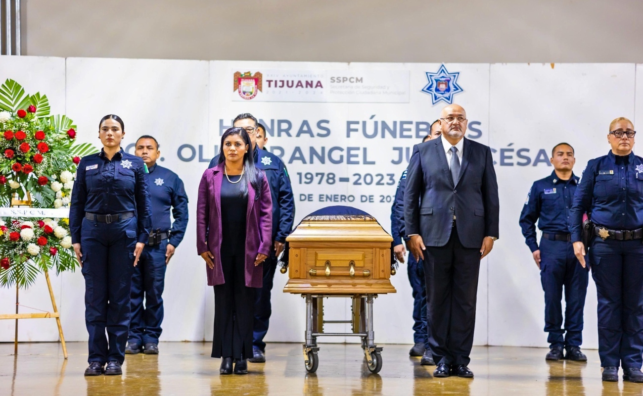 Rinde Ayuntamiento de Tijuana honras fúnebres al oficial Julio César Oliva