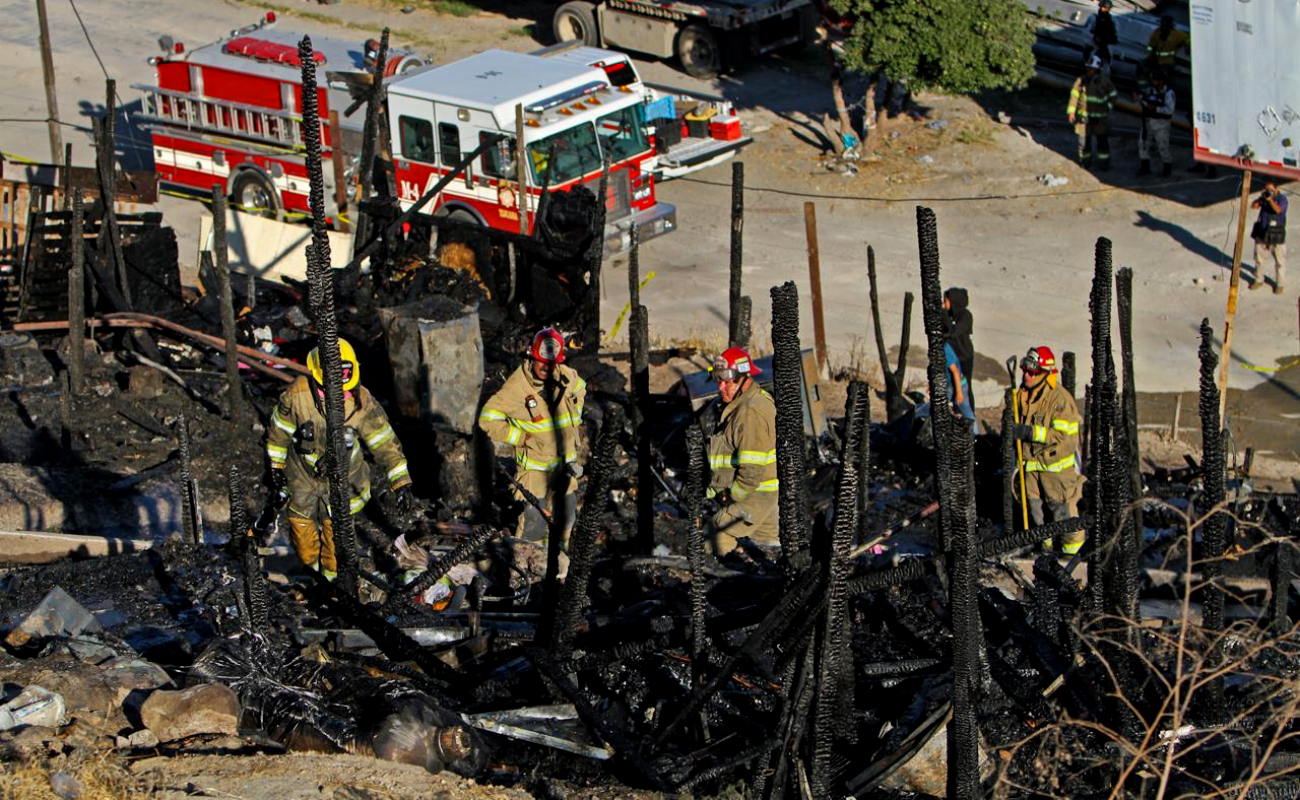 Incendio consume dos viviendas en Los Arenales