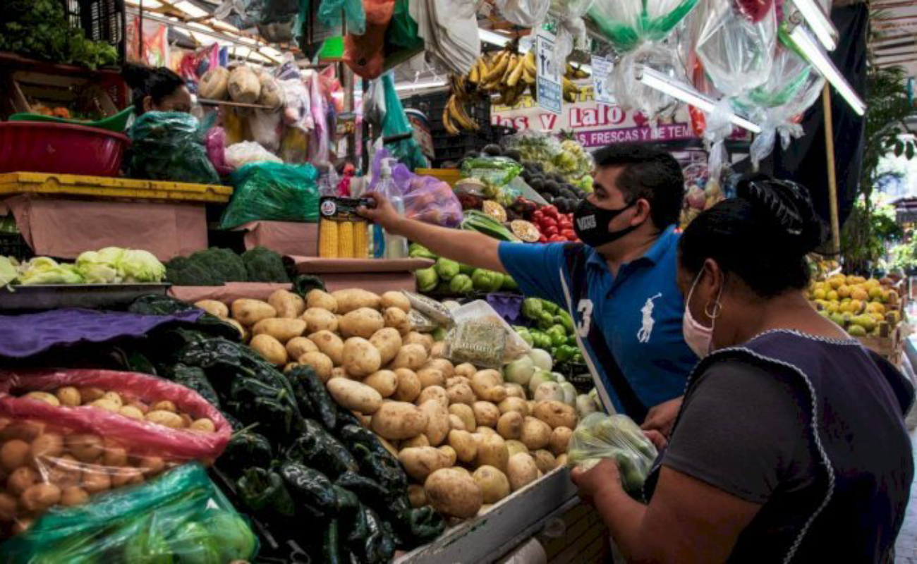 Empresarios piden a López Obrador, reducir el IVA al 10% para frenar la inflación en el país