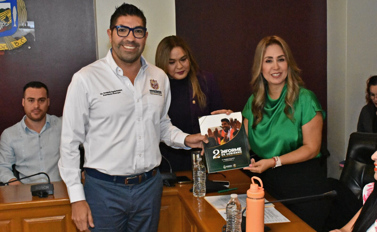 Entrega Armando Ayala segundo informe de gobierno al Cabildo de Ensenada