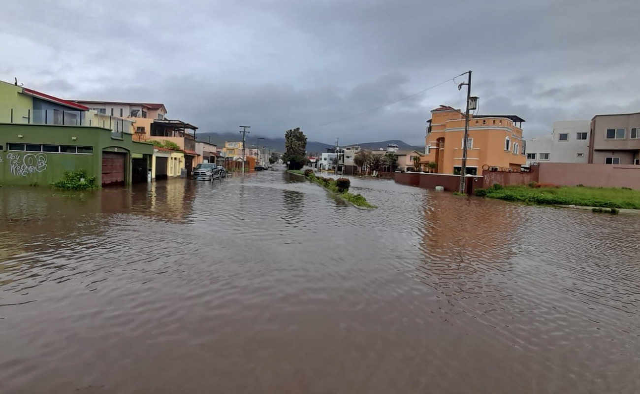 Atienden reportes relacionados con las lluvias en Ensenada
