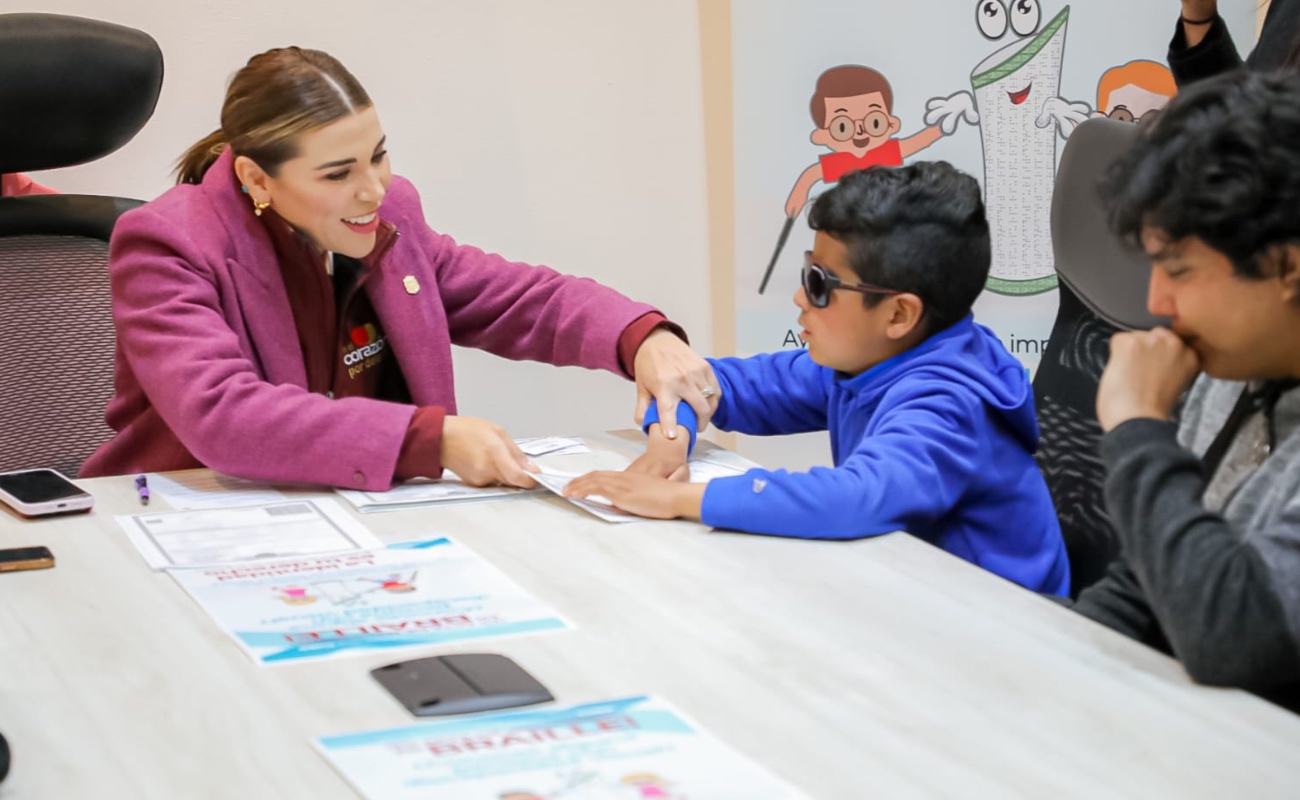 Arranca Marina del Pilar entrega de actas de nacimiento gratuitas en sistema Braille