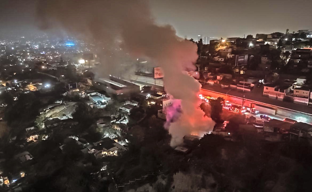 Consume incendio vivienda en el bulevar Cuauhtémoc