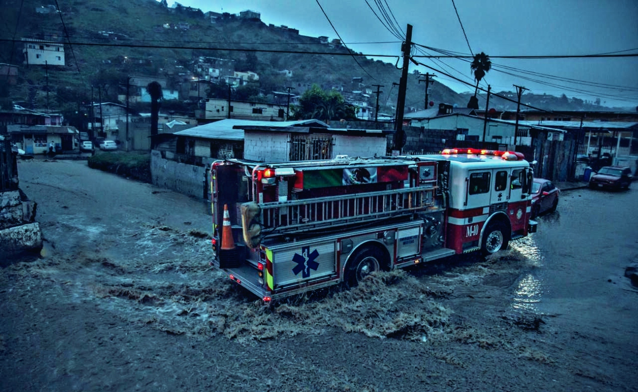 Atienden más de 200 emergencias por lluvias en Tijuana