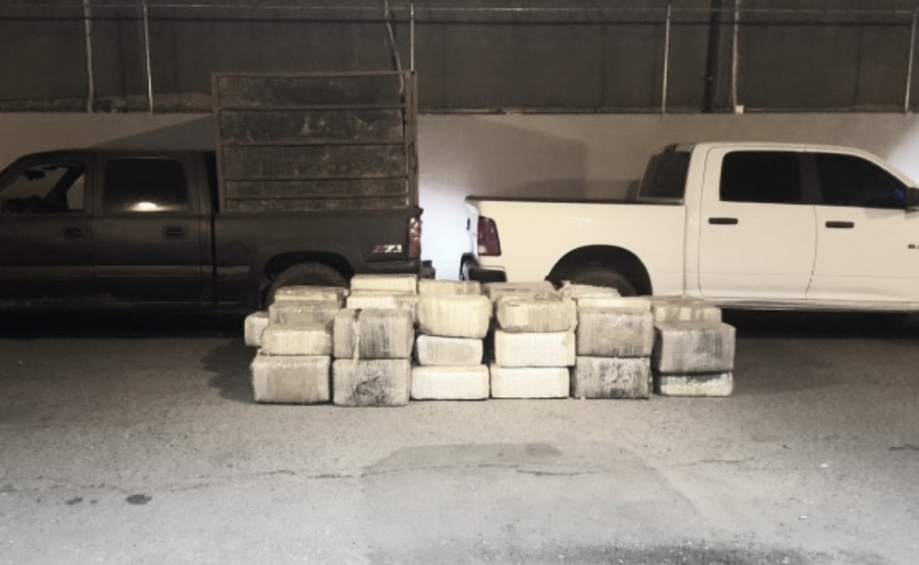 Aseguran estatales 860 kilos de marihuana en camionetas abandonas