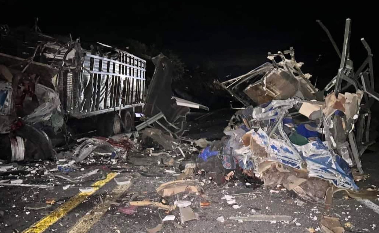 Deja accidente carretero en Oaxaca saldo preliminar de 14 muertos