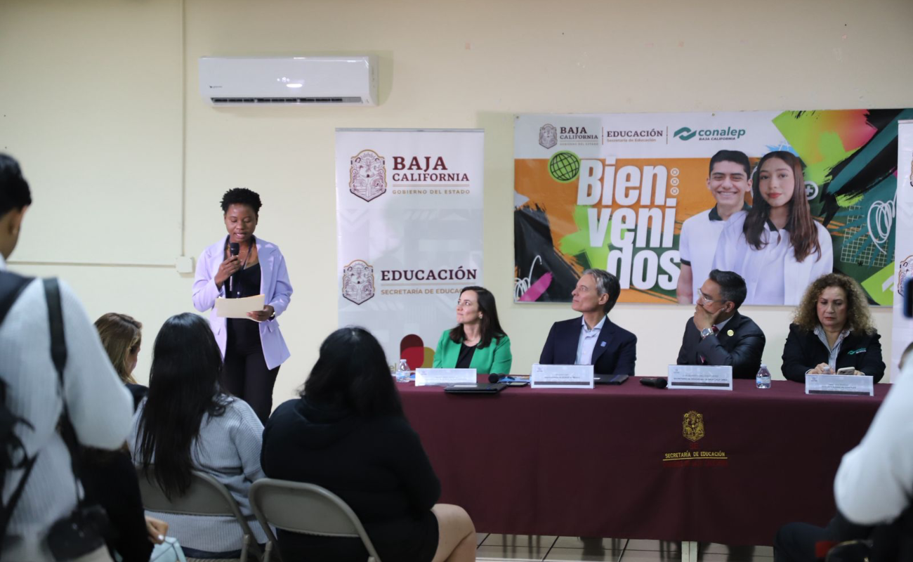 Firman protocolo de revalidación en educación media superior para personas en condición de refugio