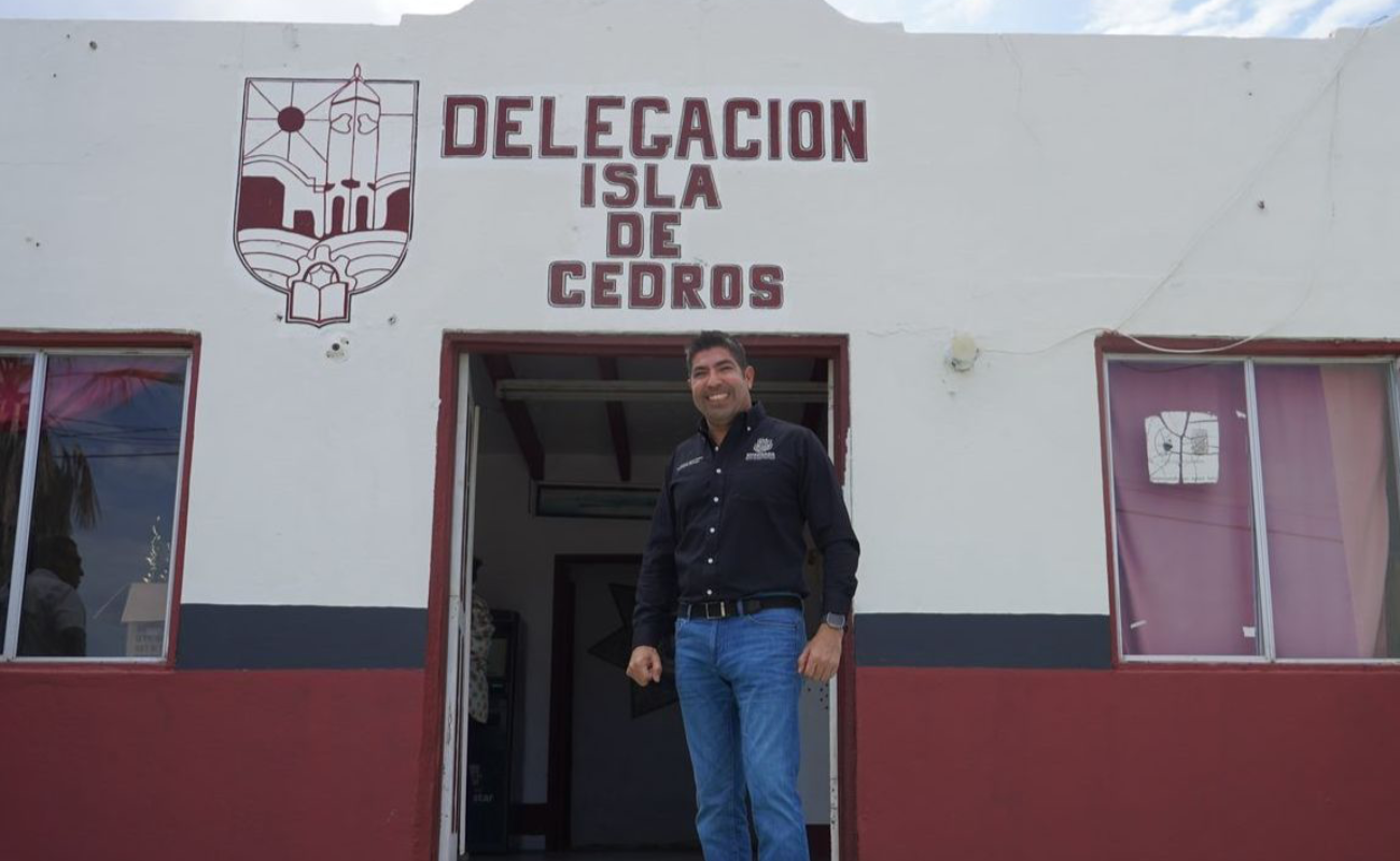 Reemplaza gobierno de Armando Ayala luminarias en Isla de Cedros
