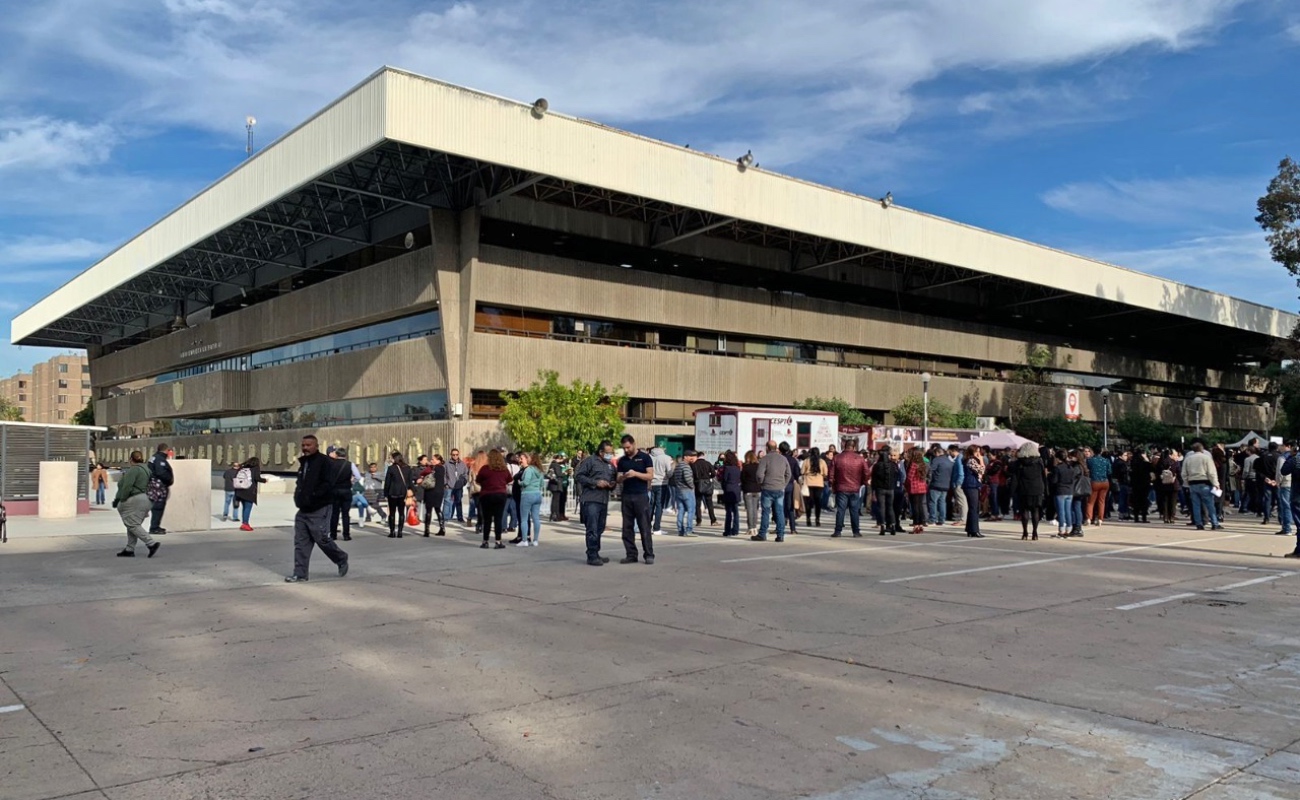 Evacuan en Tijuana a más de mil personas de Palacio Municipal por temblor