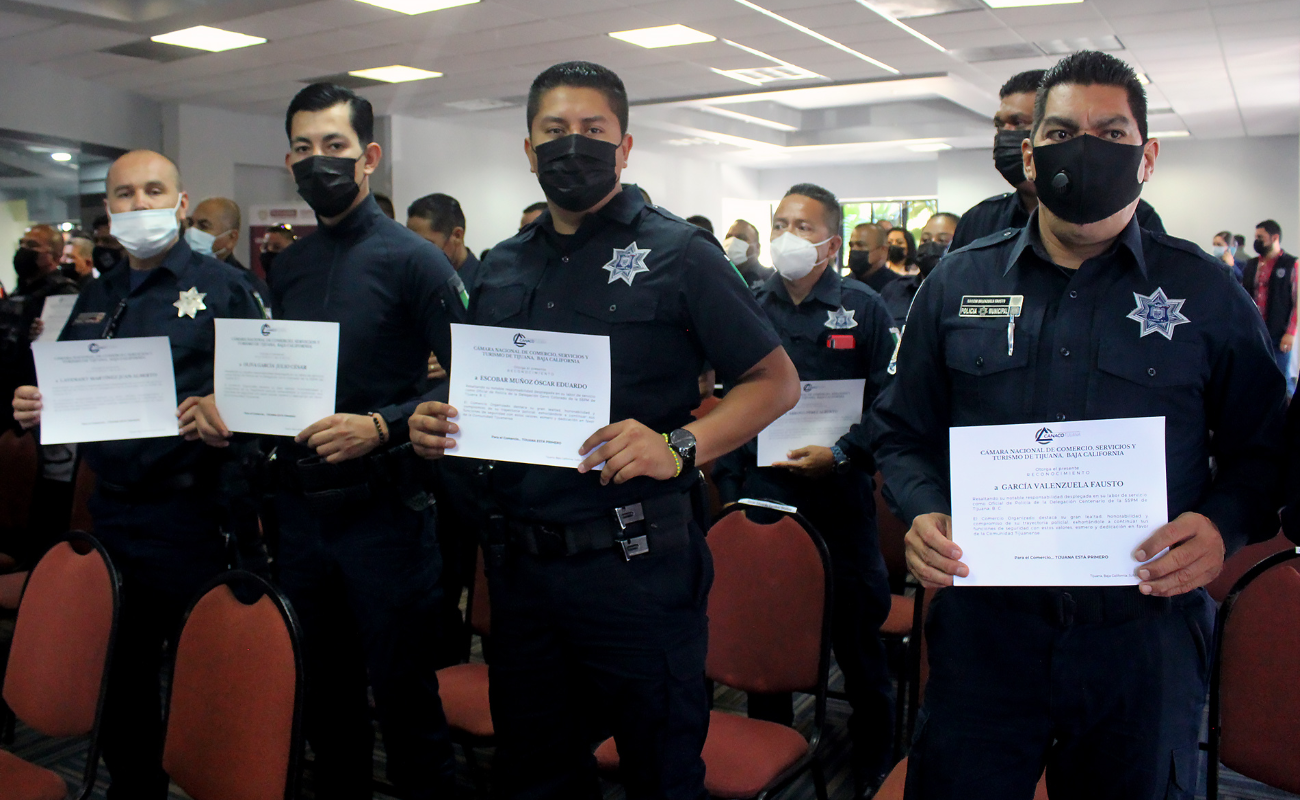 Reconocen comerciantes labor de policías de Tijuana