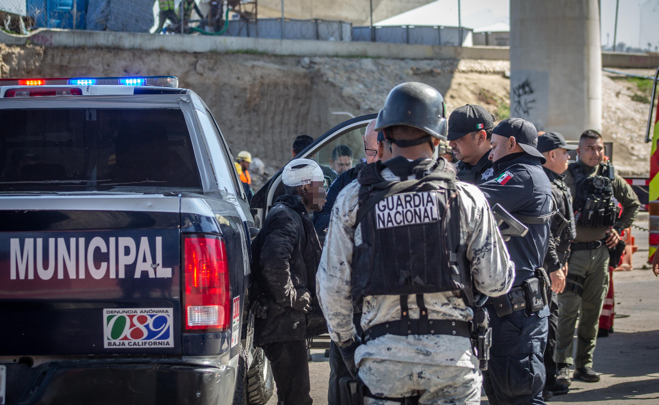 Ataca a guardia de seguridad y se refugia en Puente El Chaparral