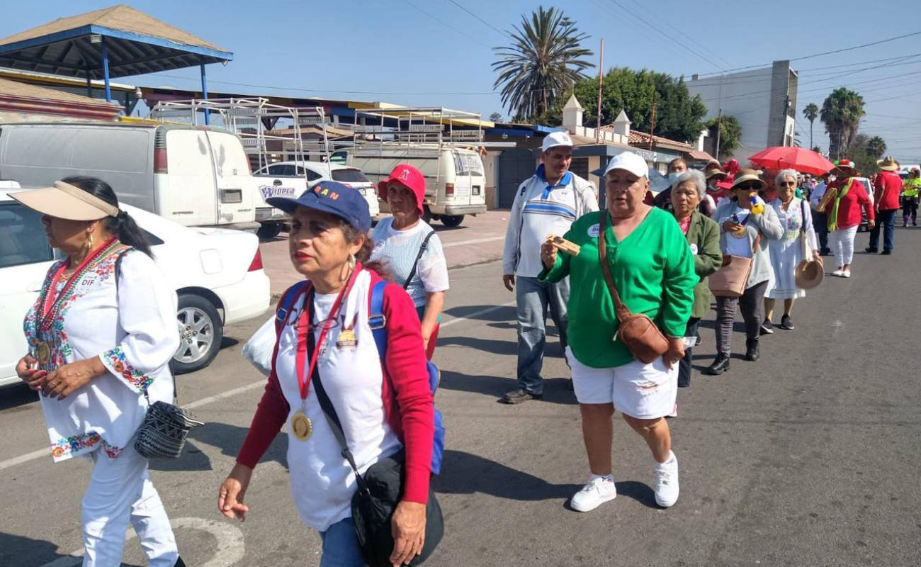 Cierra el Gobierno Municipal Día del Abuelo con “Caminata del Siglo de Oro”