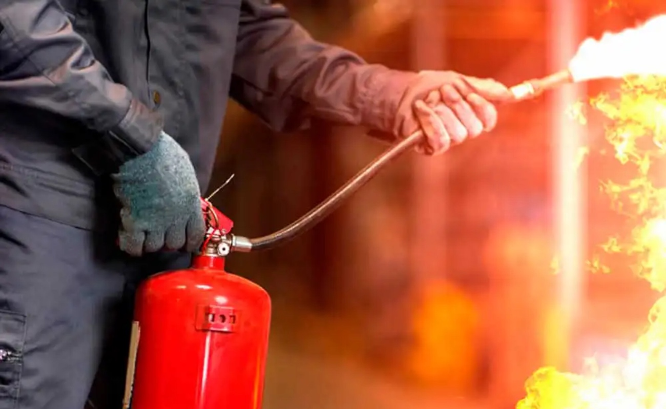 Capacitan a personal de DIF Municipal en manejo y uso de extintores
