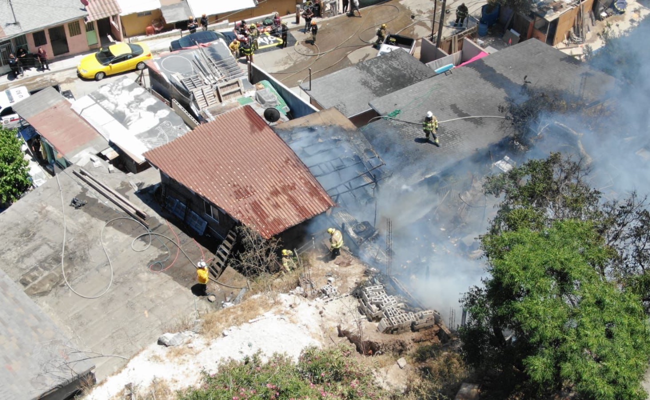 Consume incendio tres viviendas en la colonia Tejamen