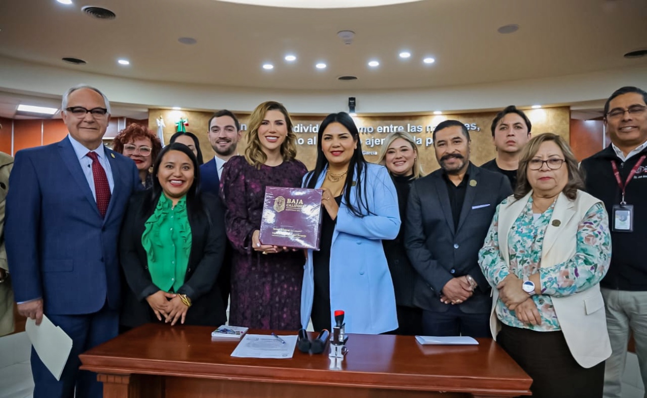 Entrega gobernadora Marina del Pilar su tercer informe al Congreso BC