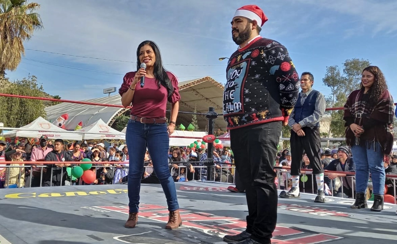 Celebra Montserrat Caballero macro posada navideña en el Parque Morelos