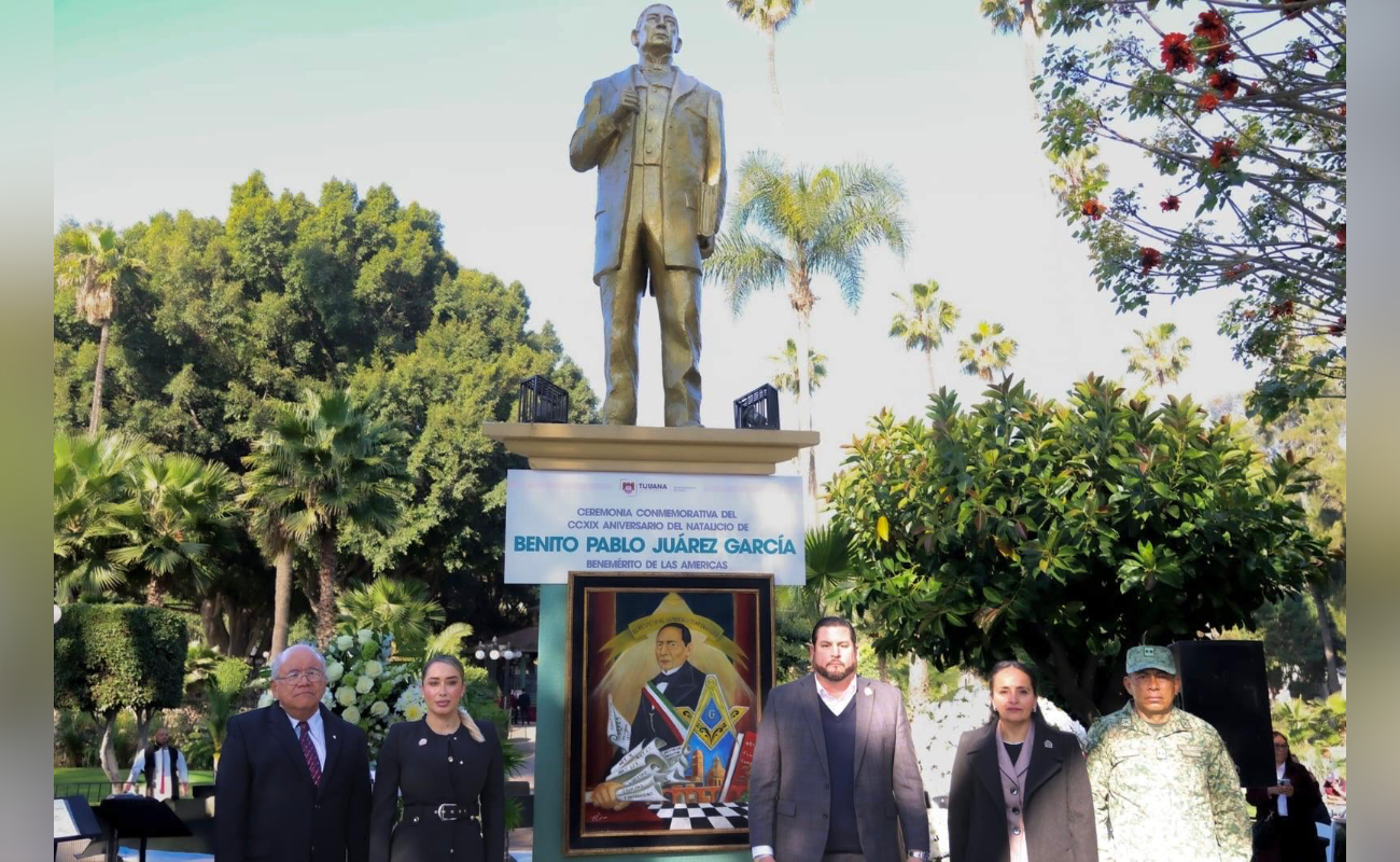 Encabeza Ismael Burgueño ceremonia por el 219 aniversario del Natalicio de Benito Juárez