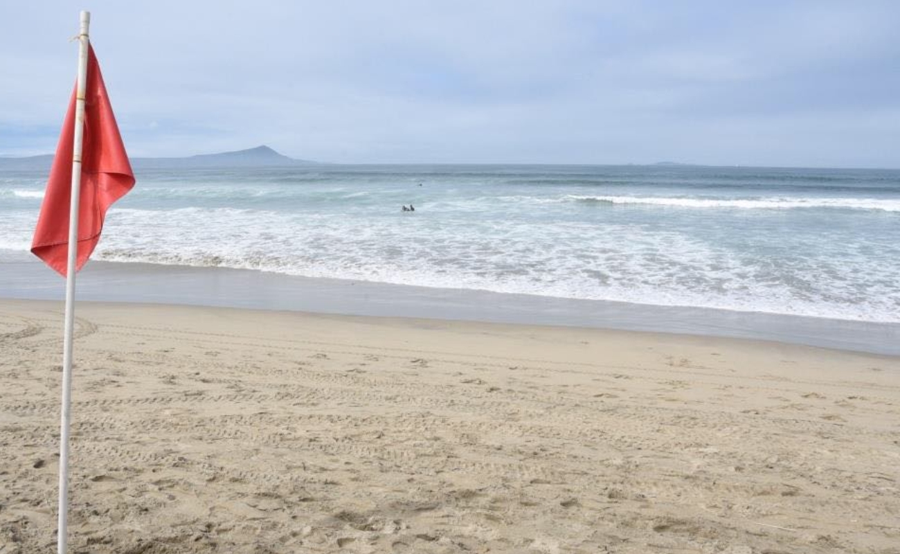 Cierran playas de Ensenada por derrames contaminantes