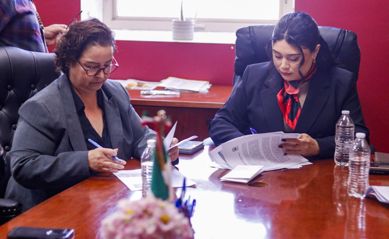 Firman alcaldesas María del Rocío Adame Muñoz y Alejandra Padilla Orozco, acta de entrega-recepción de Playas de Rosarito