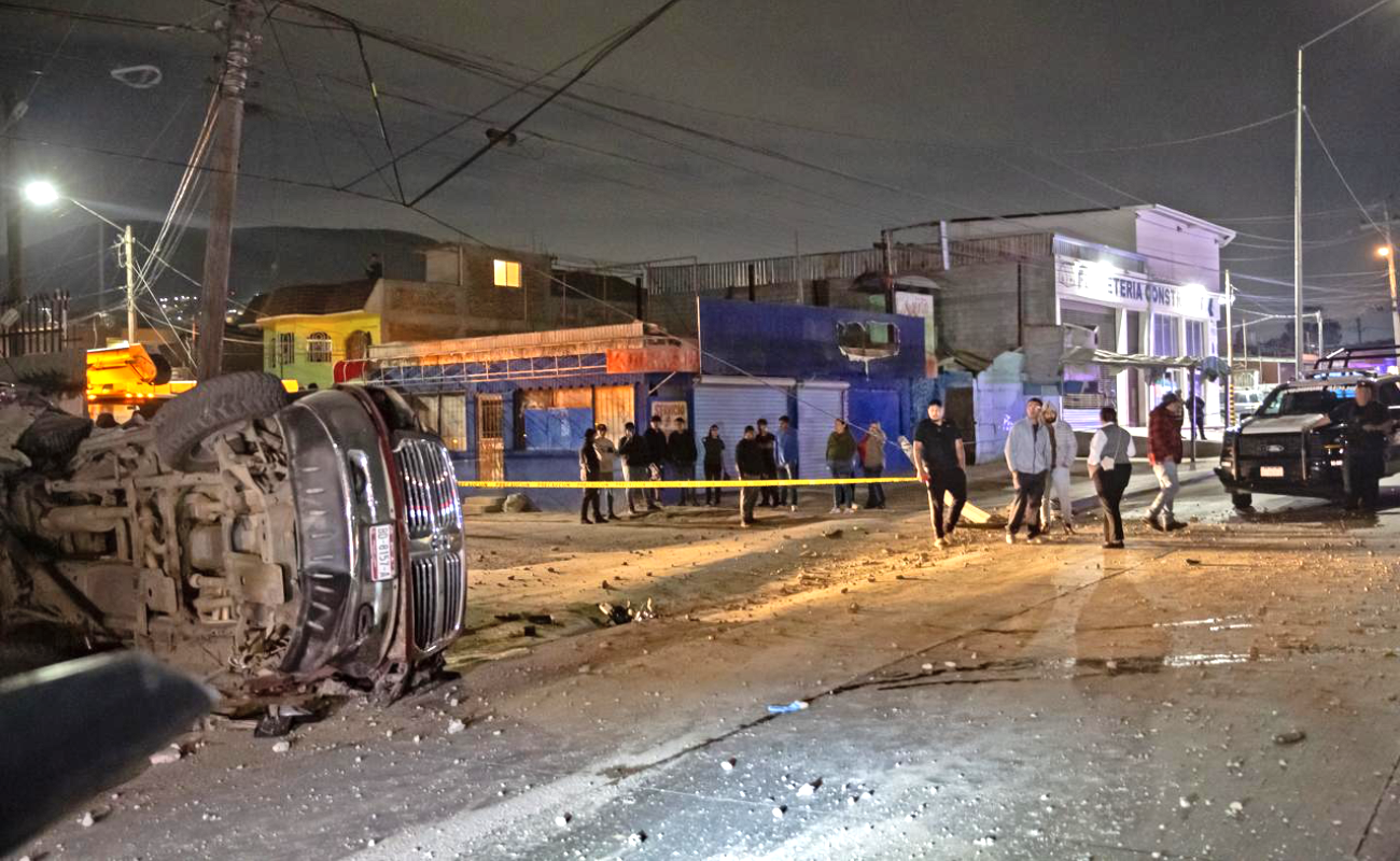 Rescatan a conductor prensado tras chocar en la Ruta Hidalgo