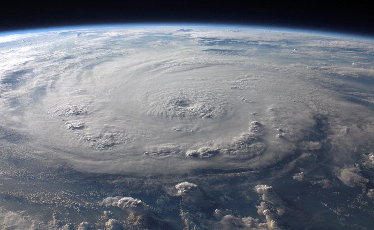 Florence se acerca a categoría 5;  más de 1 millón de personas son evacuadas