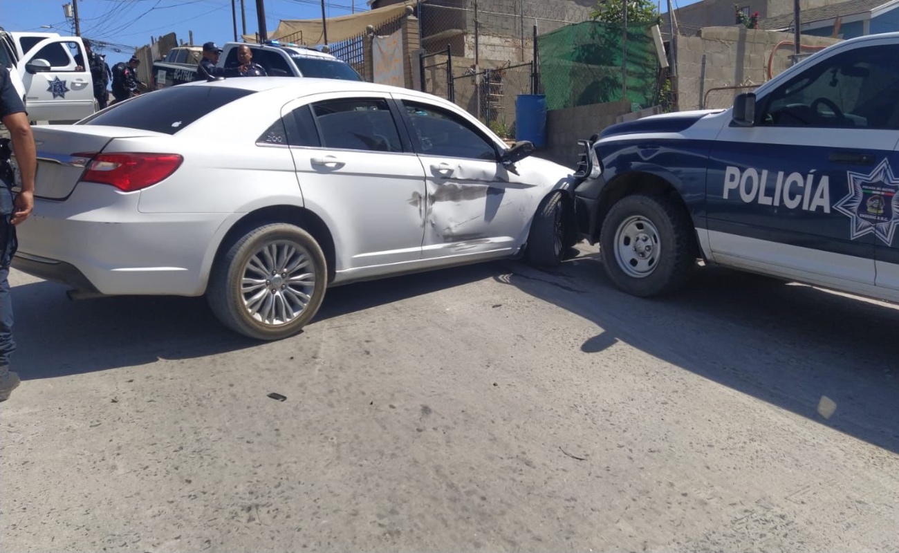 Roban automóvil con tres menores de edad en Ensenada