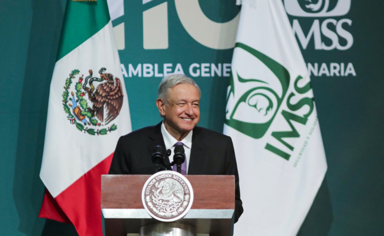 Promete AMLO que México vivirá una nueva etapa en servicios de salud