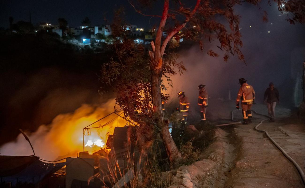 Atiende Bomberos de Tijuana casi 50 reportes en las últimas 2 horas por la condición de Santa Ana