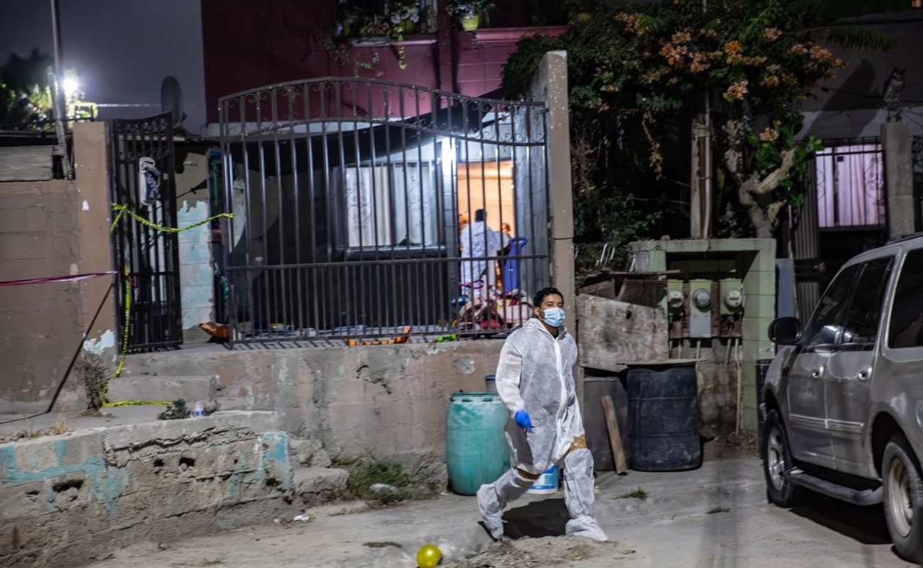 Matan a una mujer y un hombre resulta herido en ataque armado