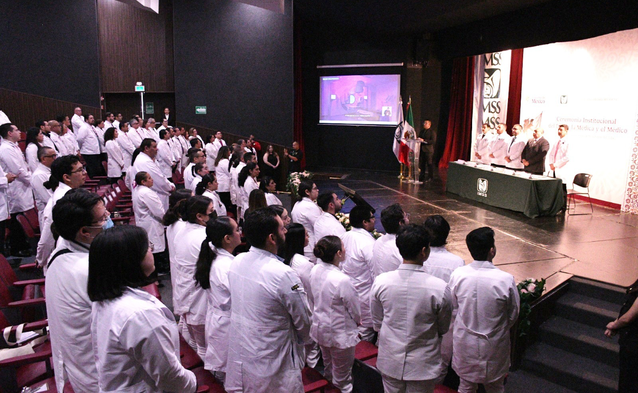 Entrega IMSS BC 38 reconocimientos a personal de salud, de base y confianza