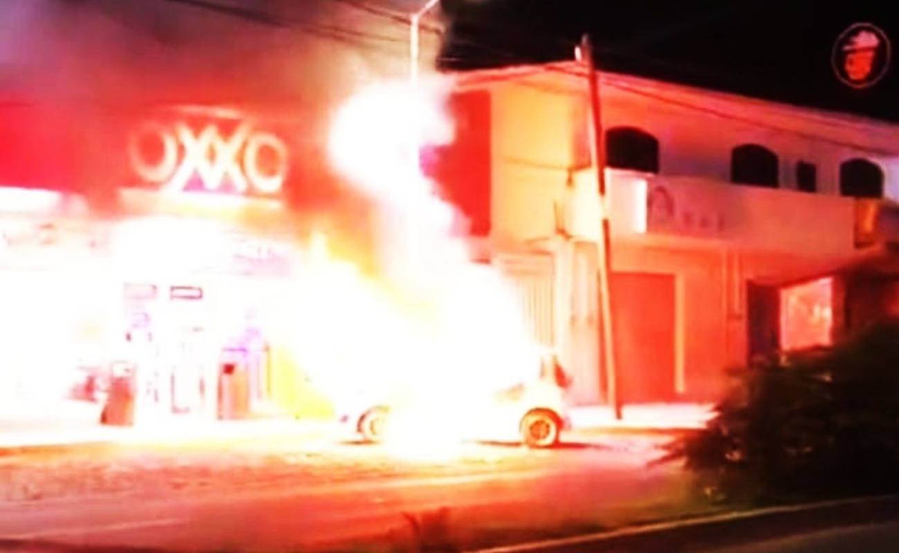 Reportan incendios de tiendas OXXO por grupos armados en municipios de Guanajuato