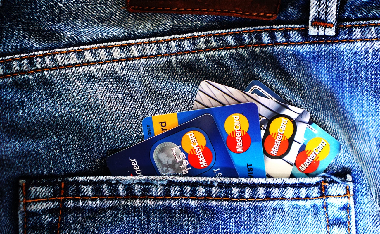 Los pagos mínimos y disponer efectivo, errores al usar tarjeta de crédito
