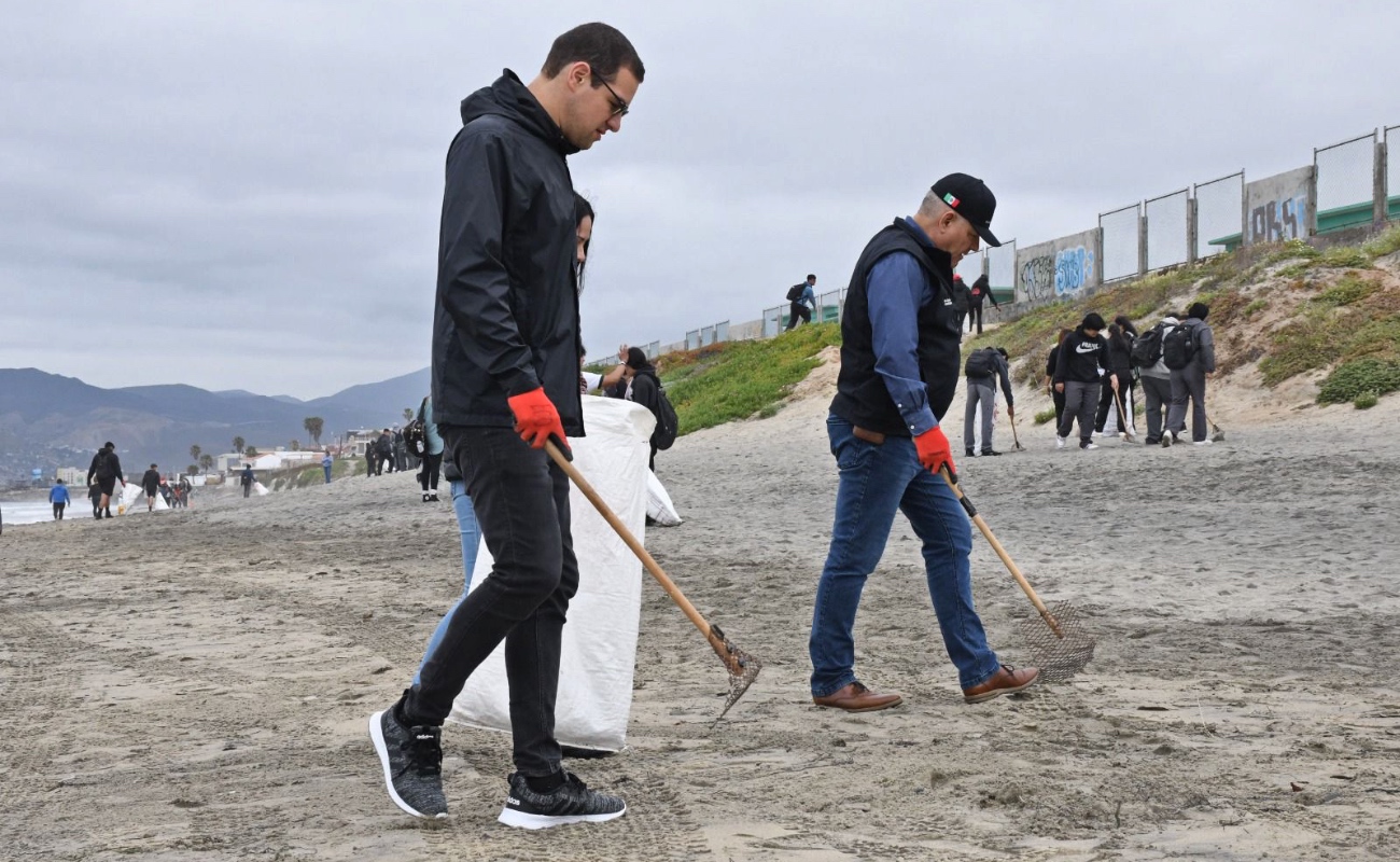 Encabeza Gobierno de Ensenada exitosa jornada de limpieza en Playa Conalep