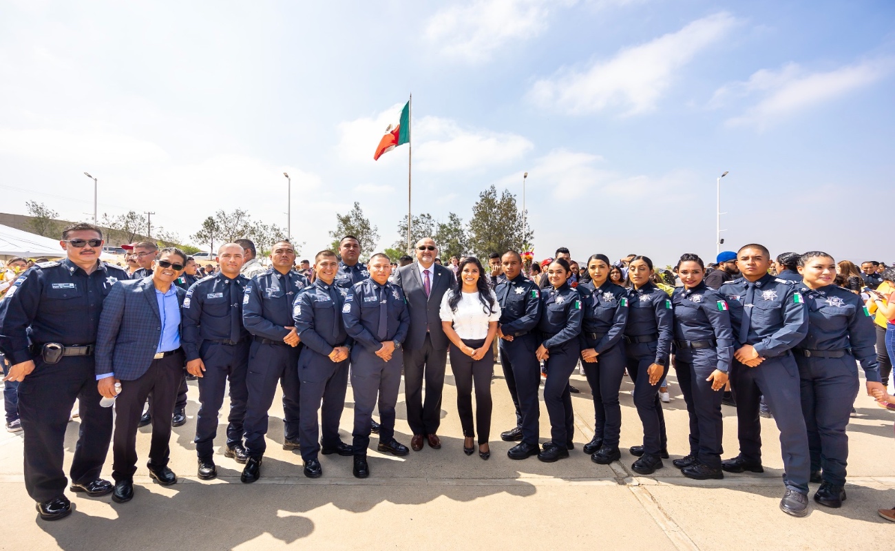 Recibe Ayuntamiento de Tijuana a doce nuevos policías municipales
