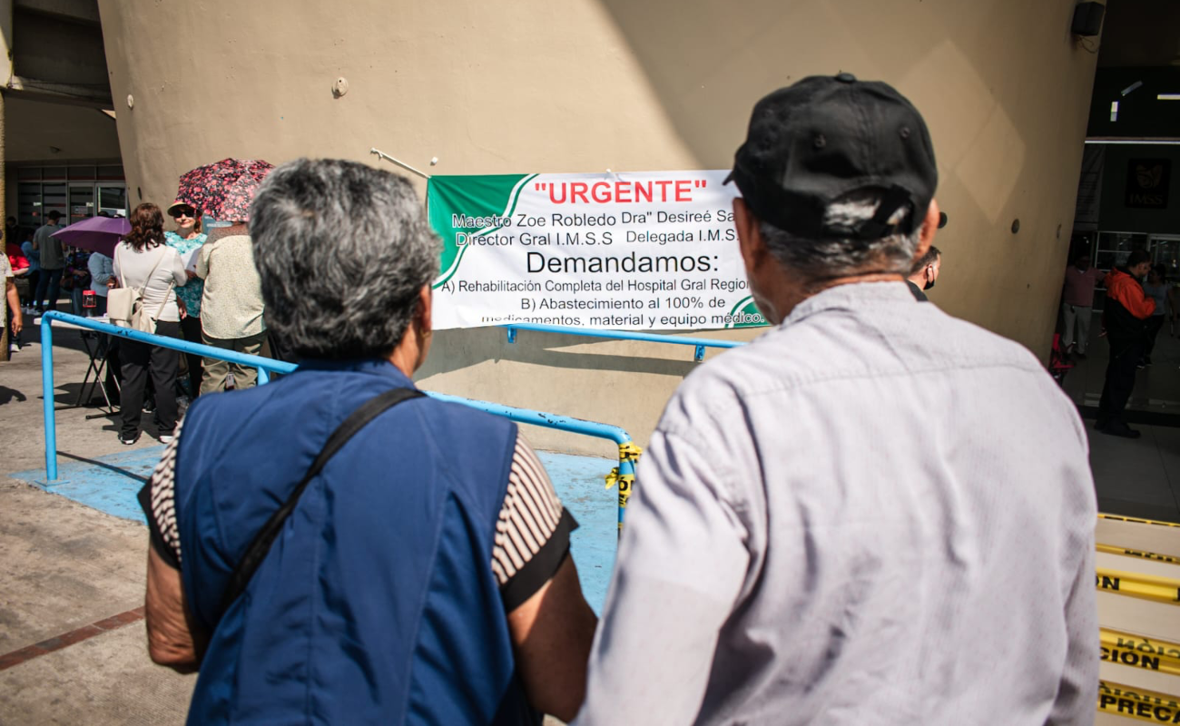 Protestan en la clínica 20 del IMSS por falta de medicamentos y mala calidad del servicio