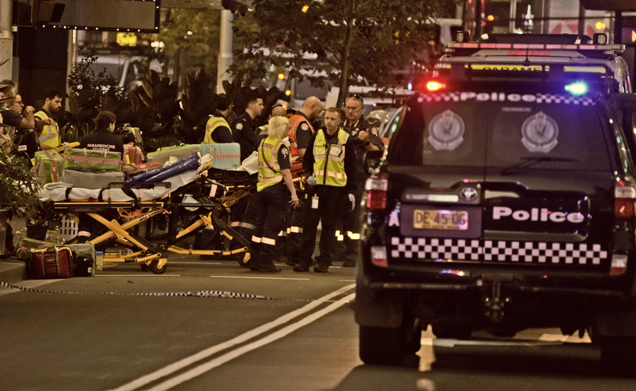 Hombre mata a apuñaladas a seis personas y hiere a ocho en centro comercial de Sidney