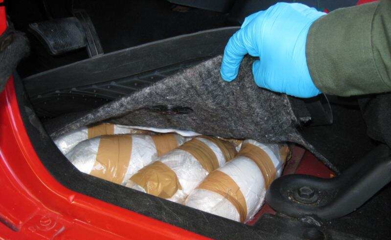 Joven “tapizó” su Jeep con metanfetamina y conductora la escondió en tanque de gasolina