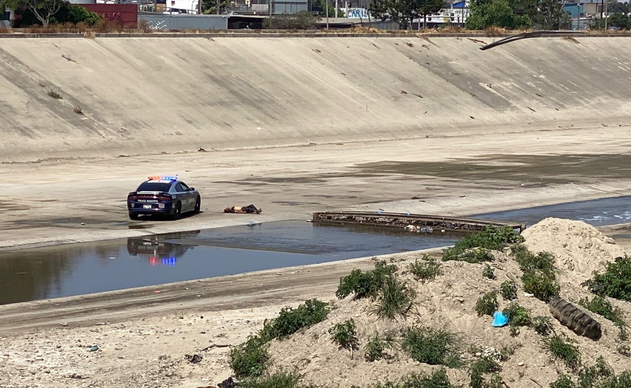 Rescatan el cuerpo sin vida de un hombre en la Canalización del Río Tijuana
