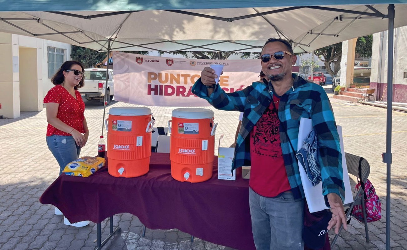 Atienden a más 2 mil 700 personas en puntos de hidratación de Tijuana