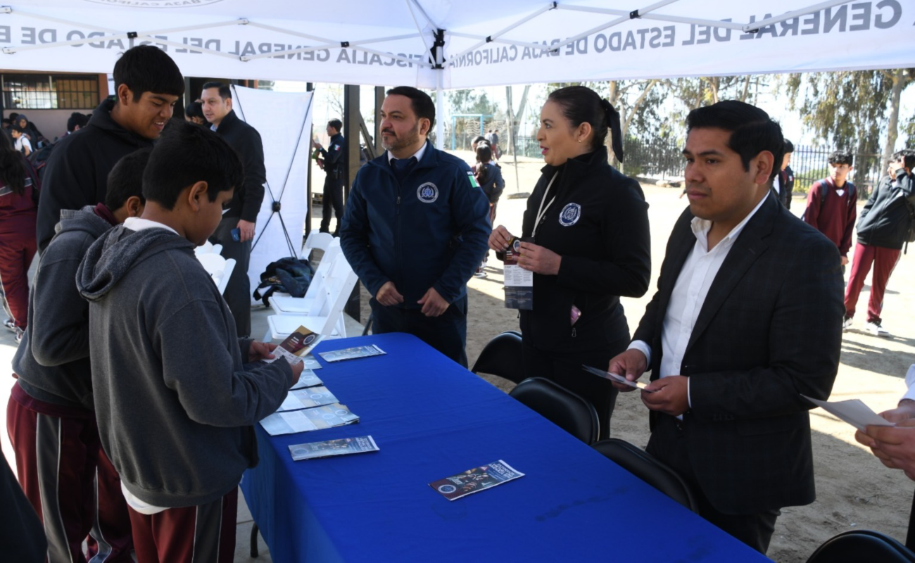 Participa FGE en Feria de Seguridad y Educación de secundaria en Ensenada