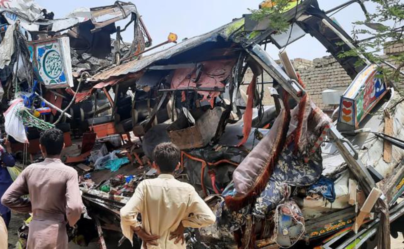Accidente carretero deja 33 muertos en Pakistán