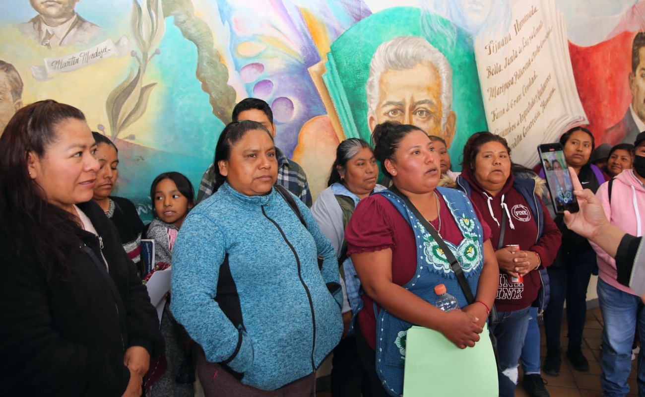 Apoya Ayuntamiento a comerciantes de la comunidad mixteca con revalidación de permisos