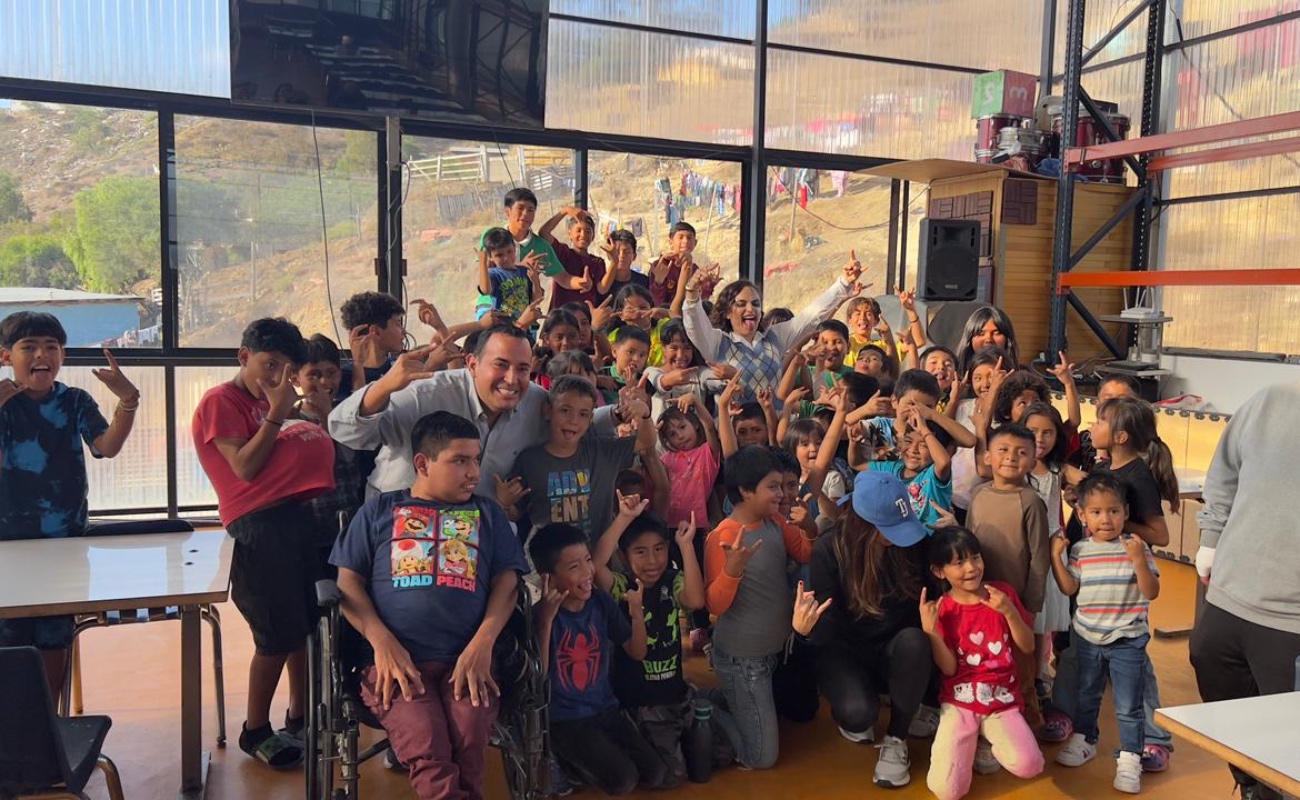Comparte Thunder Rosa con menores del albergue Embajadores de Jesús