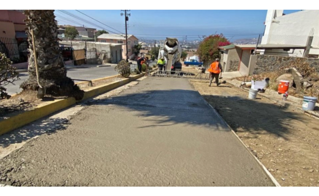 Inicia colado de concreto hidráulico en Paseo de Valle Verde